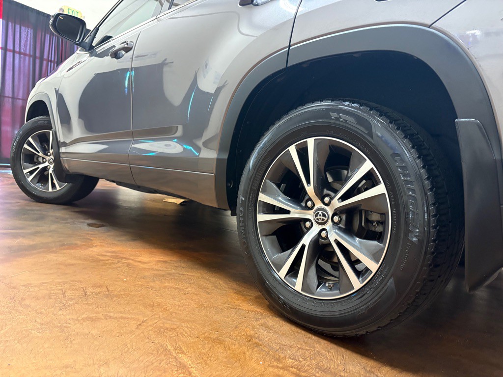 2018 Toyota Highlander Image 32