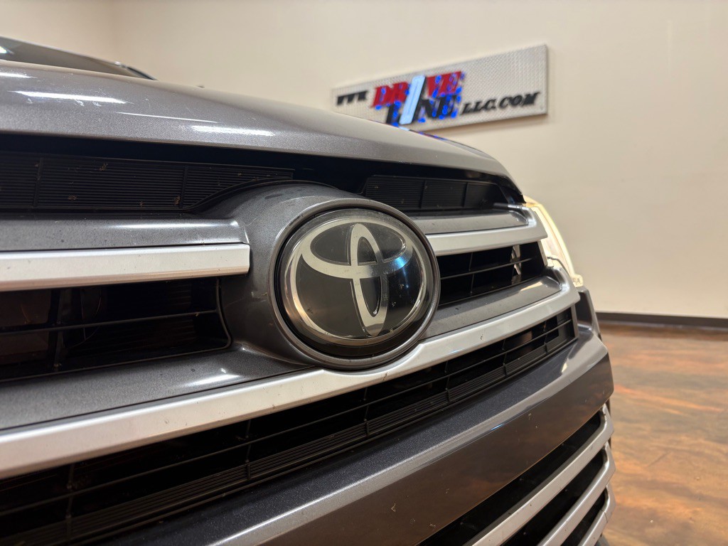 2018 Toyota Highlander Image 35