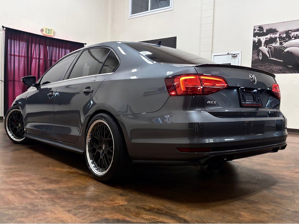 2016 Volkswagen Jetta Image 2