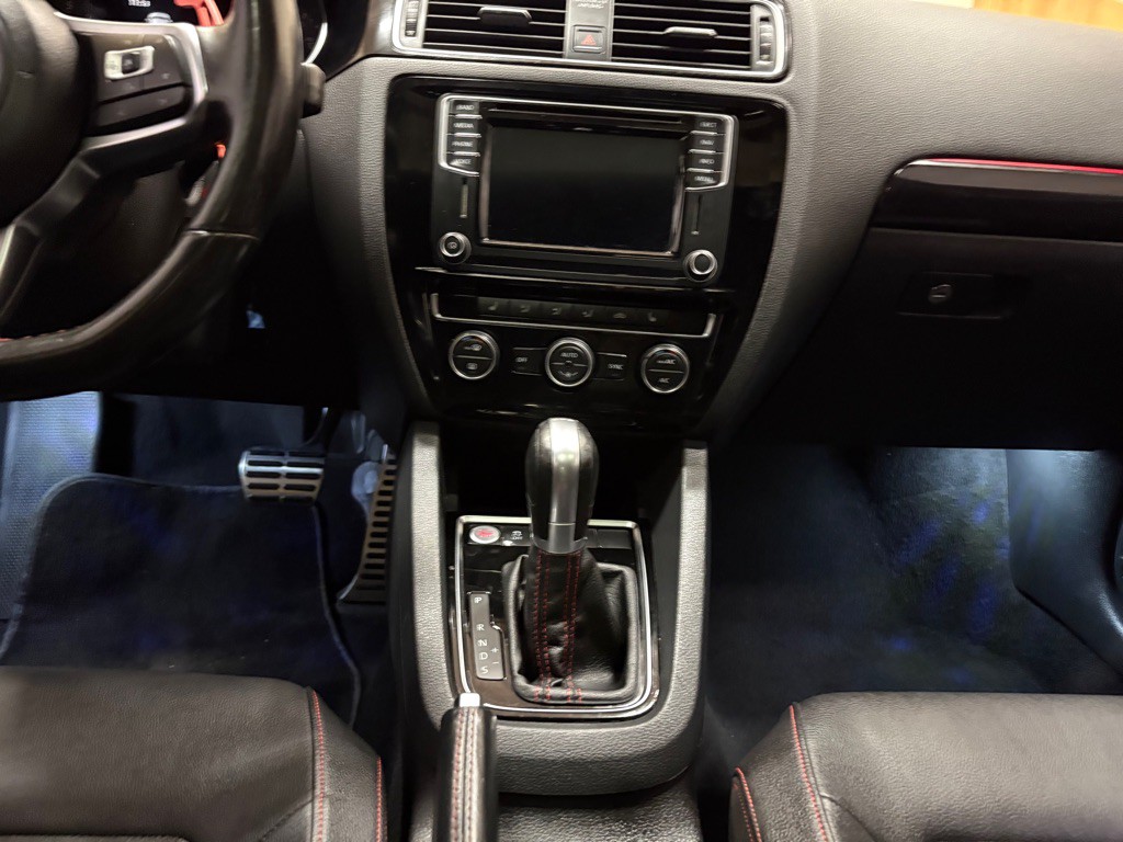 2016 Volkswagen Jetta Image 16