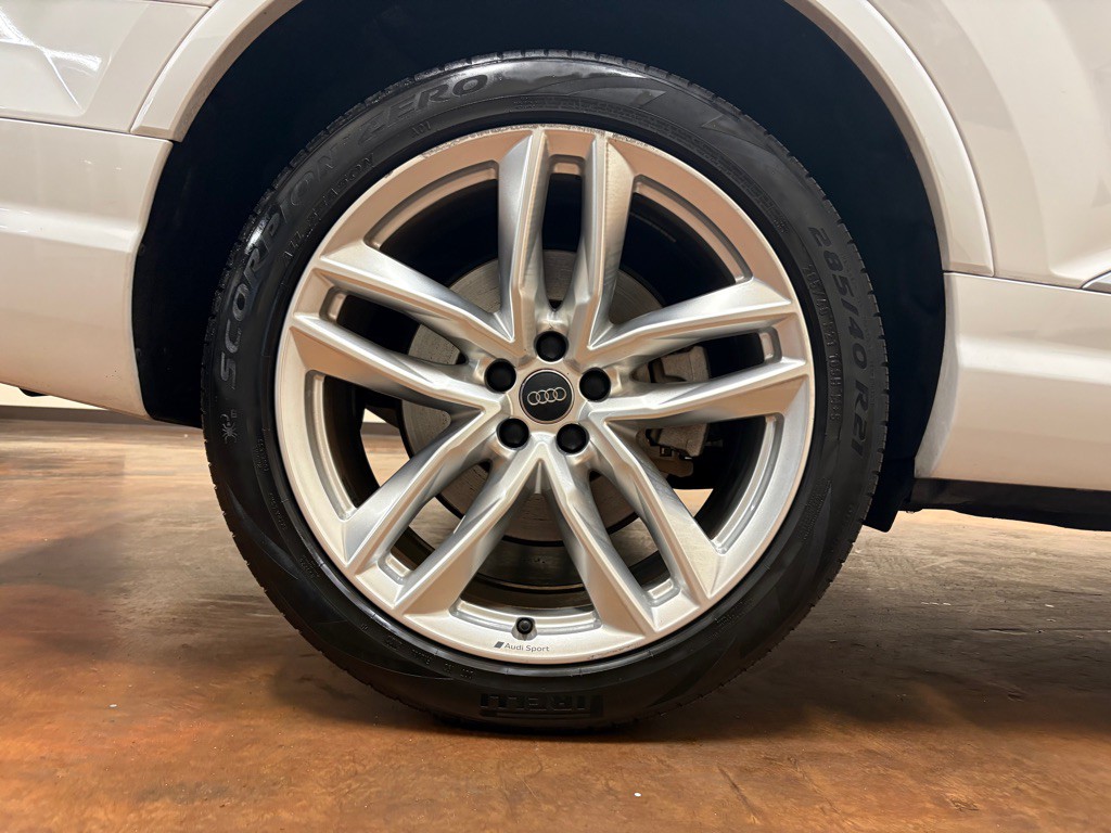 2018 Audi Q7 Image 12