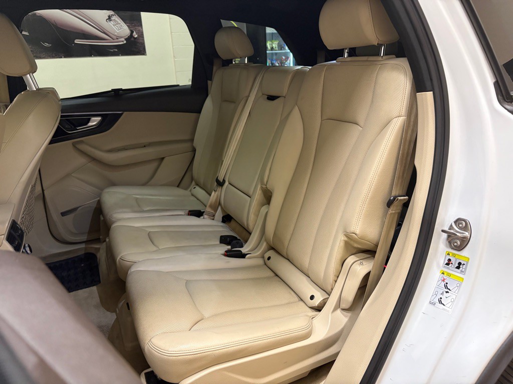 2018 Audi Q7 Image 32