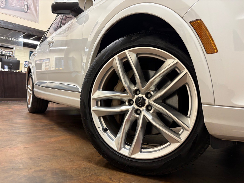 2018 Audi Q7 Image 45