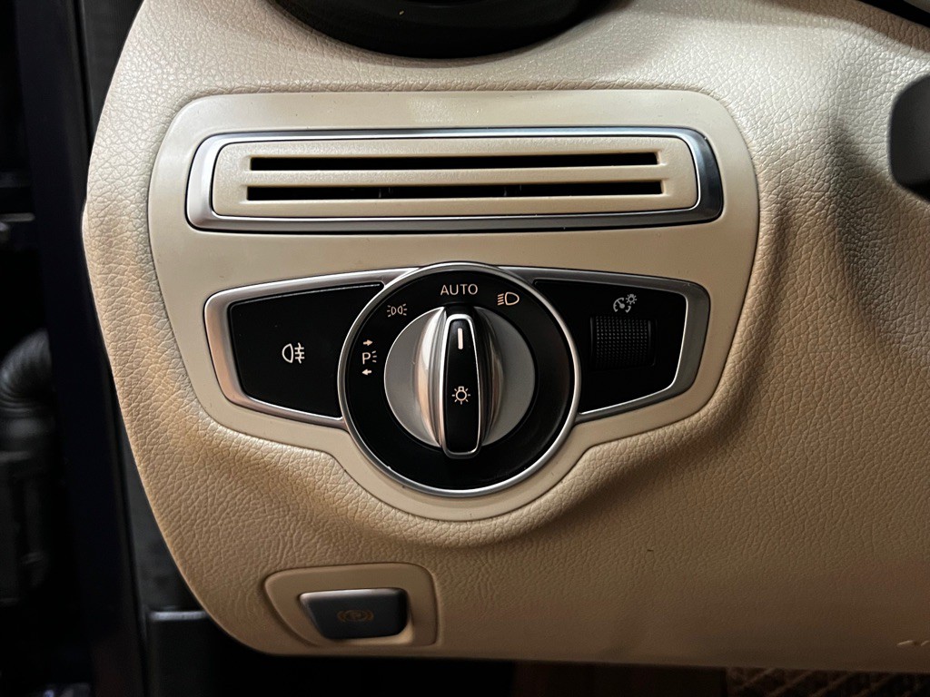 2018 Mercedes-Benz C-Class Image 29