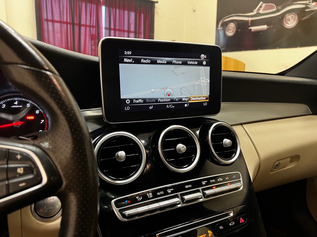 2018 Mercedes-Benz C-Class Image 30