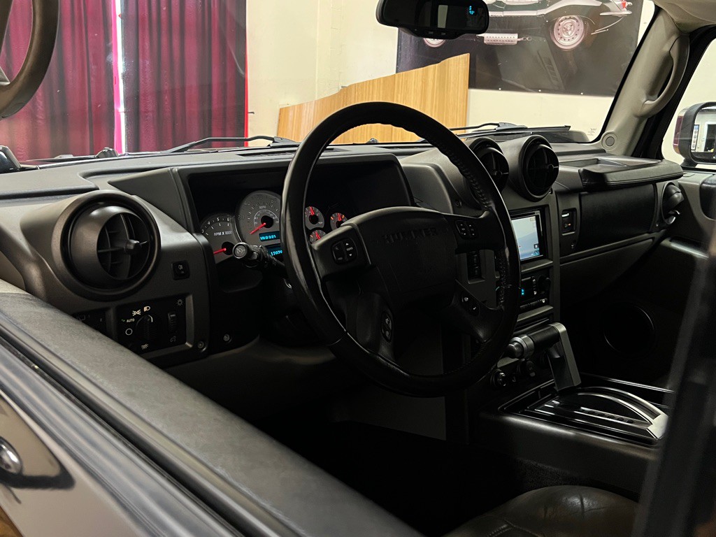 2003 HUMMER H2 Image 10