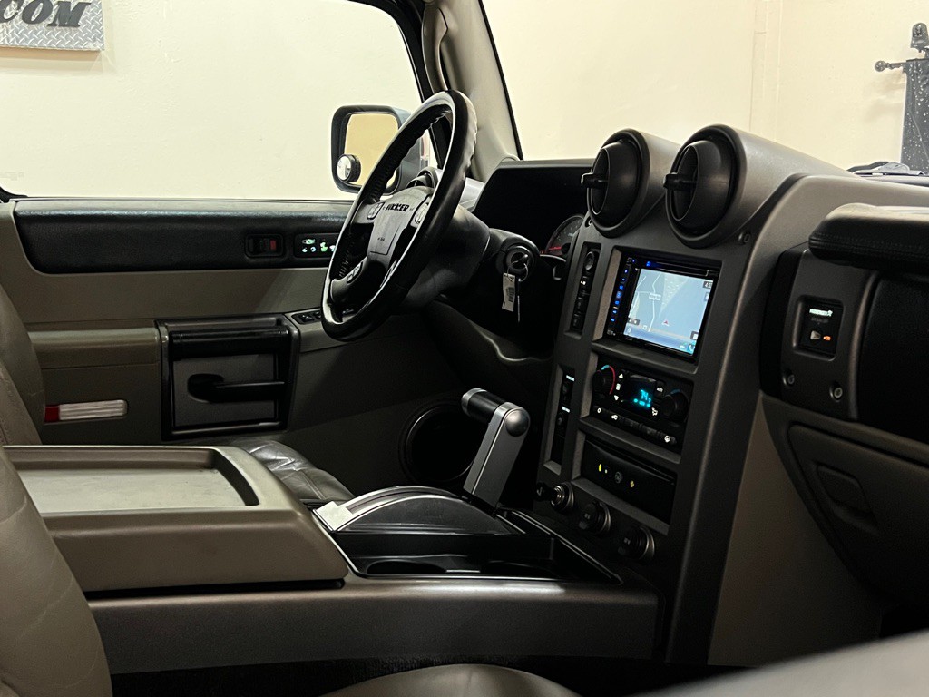 2003 HUMMER H2 Image 12