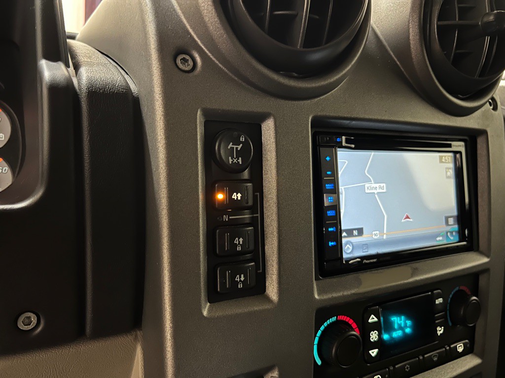 2003 HUMMER H2 Image 32