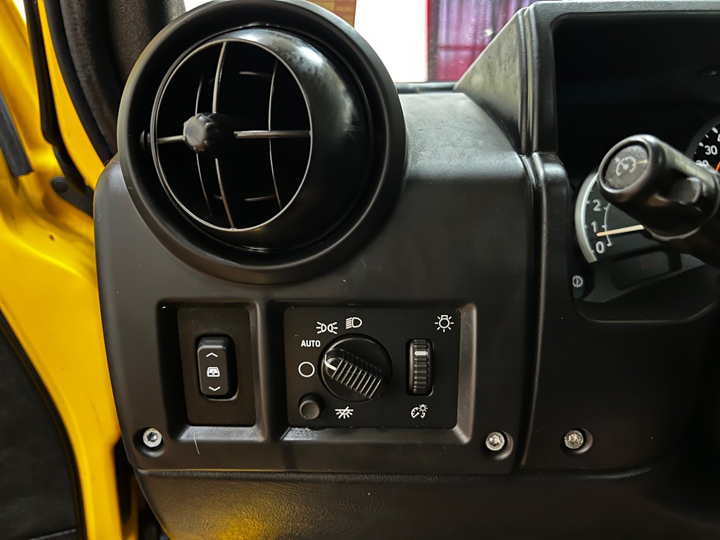2006 HUMMER H2 Image 32