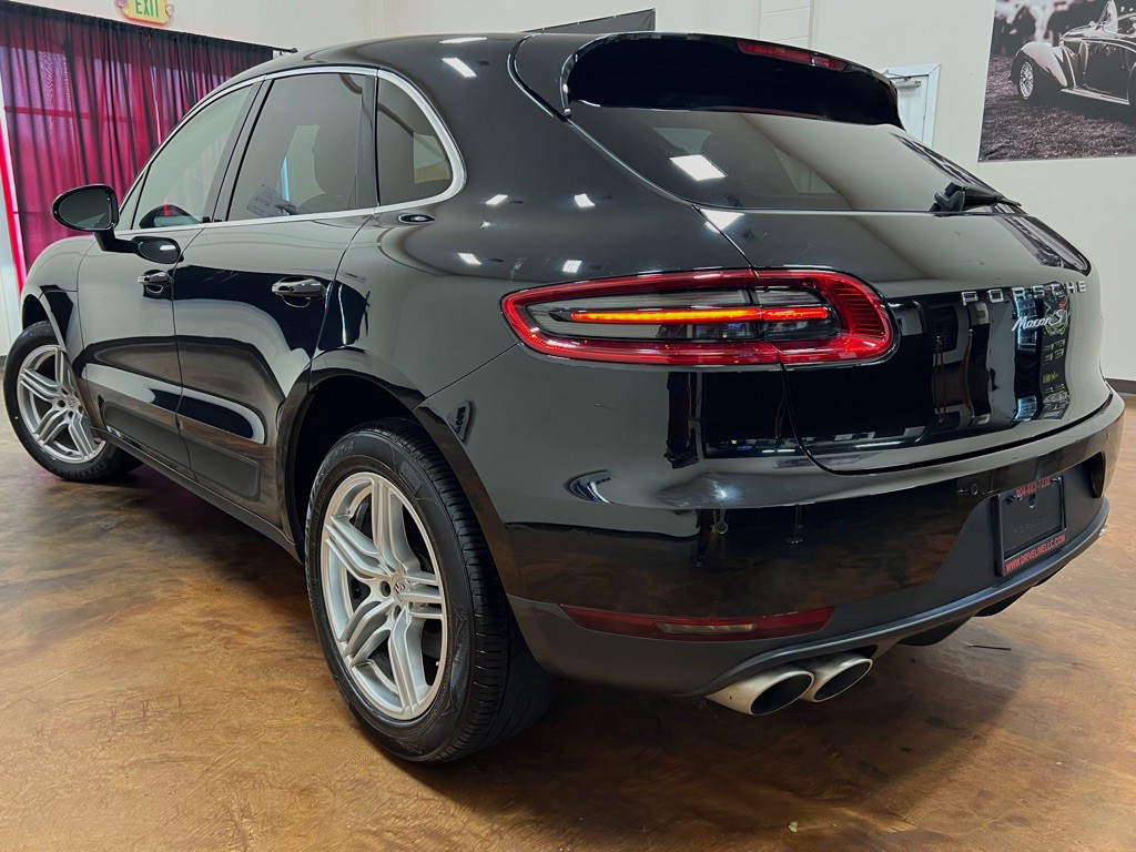 2015 Porsche Macan Image 2