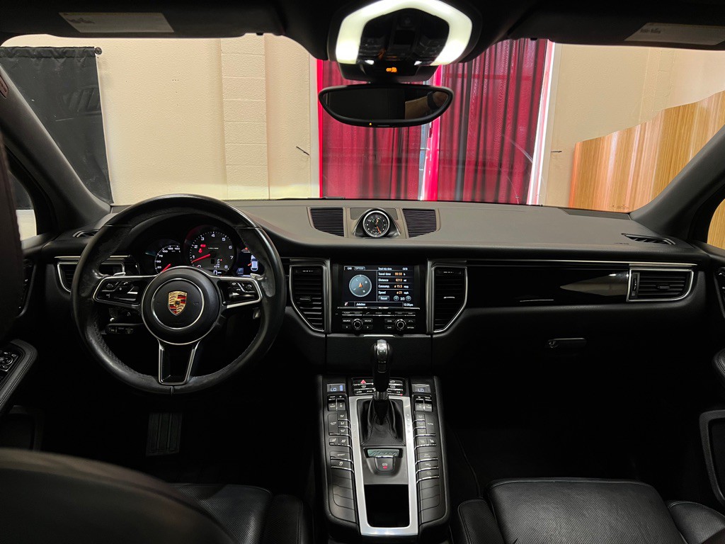 2015 Porsche Macan Image 12