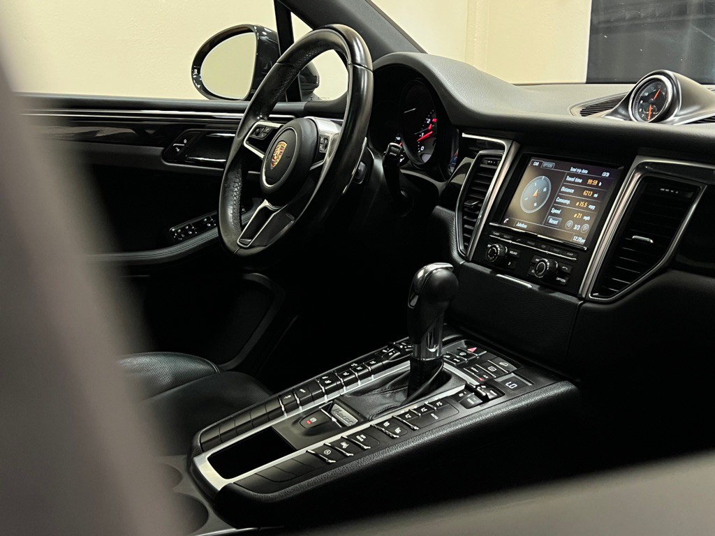 2015 Porsche Macan Image 13