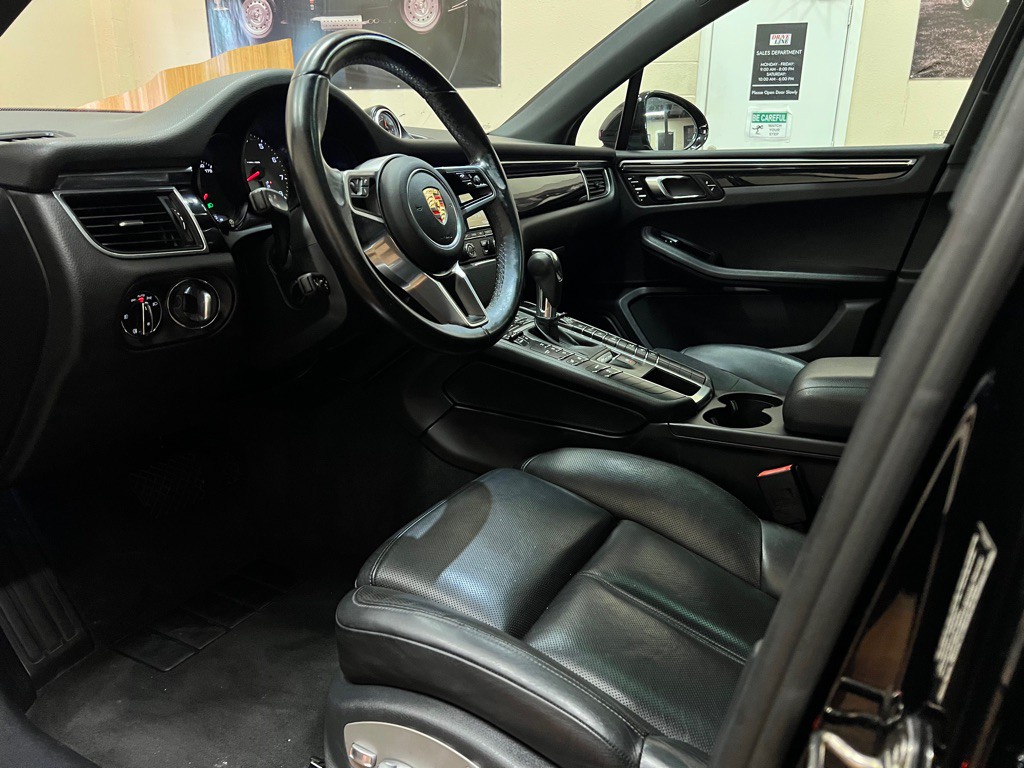 2015 Porsche Macan Image 14
