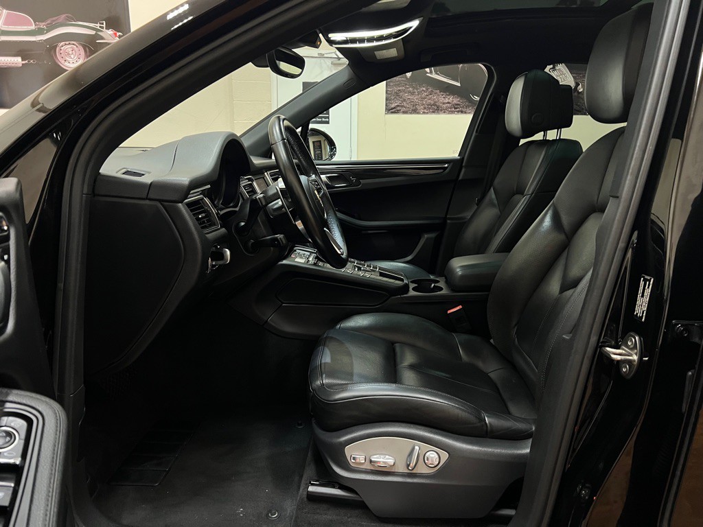 2015 Porsche Macan Image 15