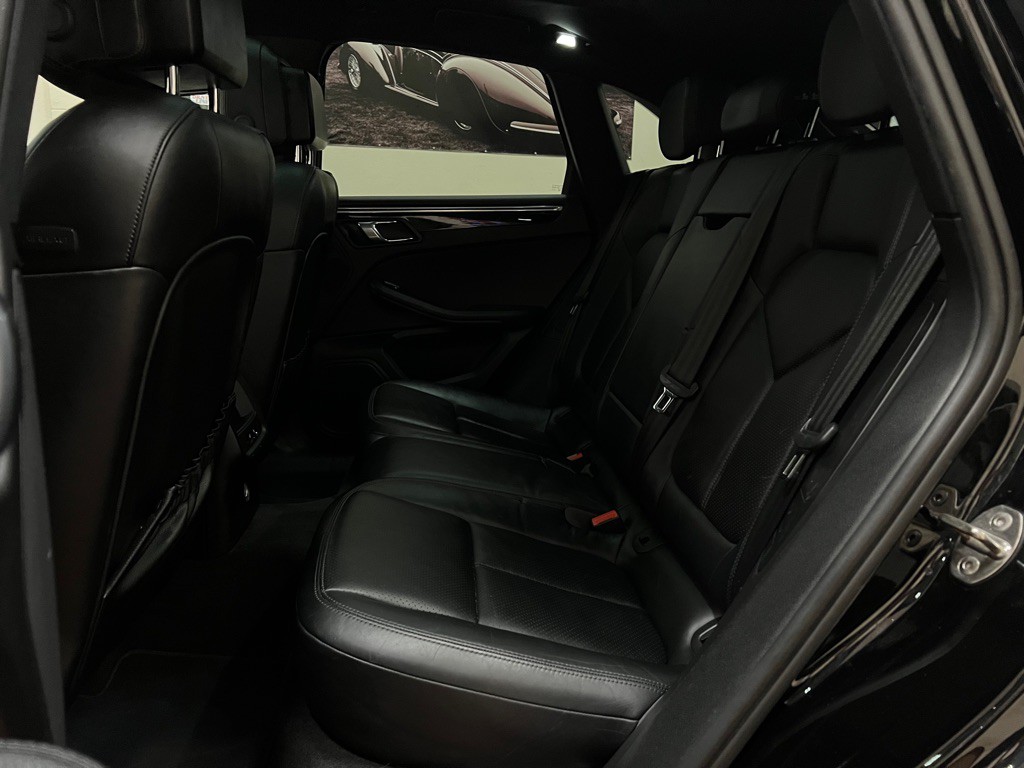 2015 Porsche Macan Image 19