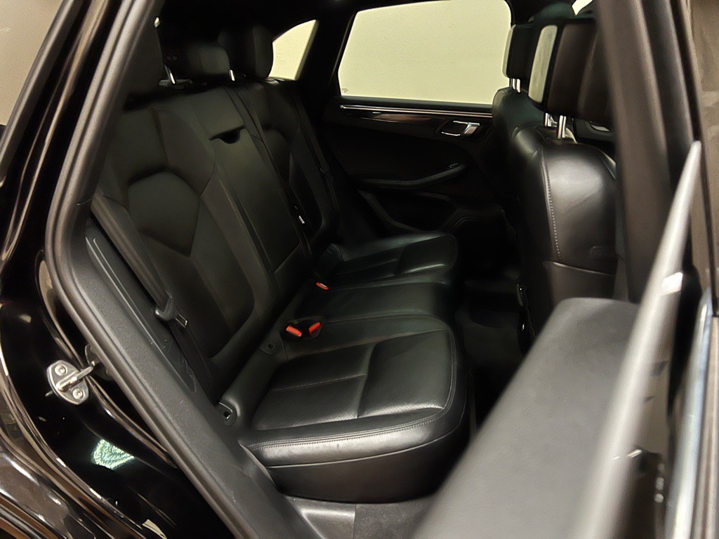 2015 Porsche Macan Image 20