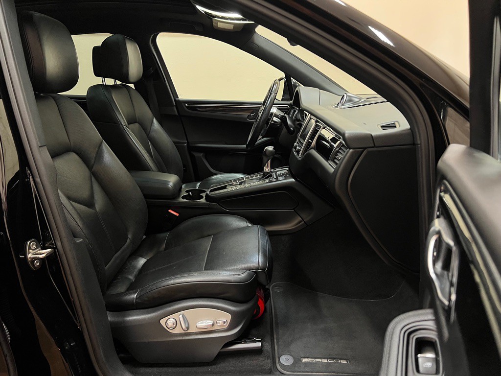 2015 Porsche Macan Image 24