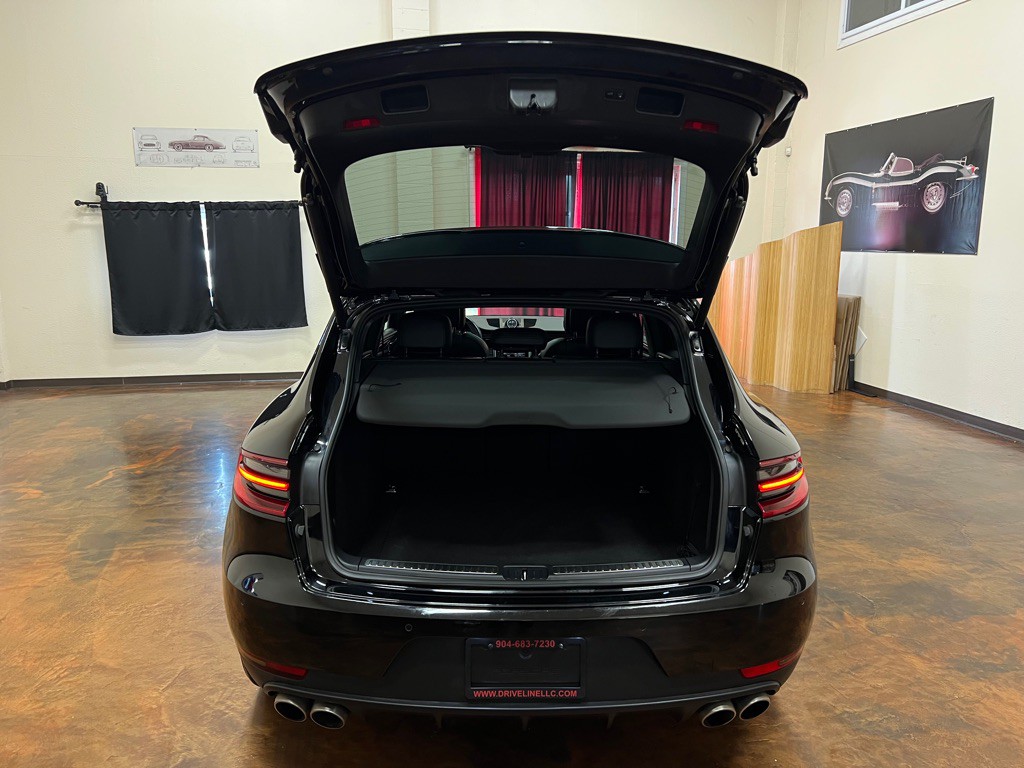 2015 Porsche Macan Image 37