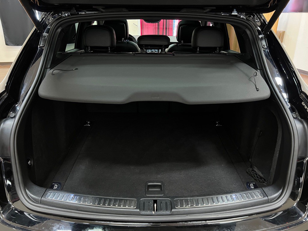 2015 Porsche Macan Image 38