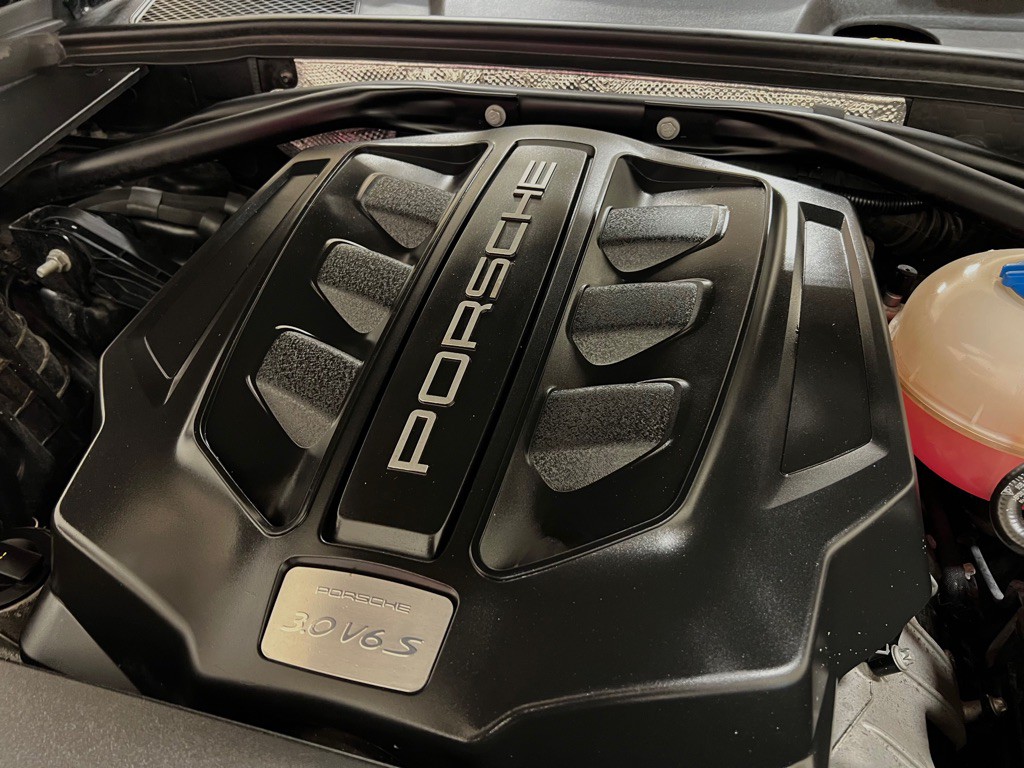 2015 Porsche Macan Image 40