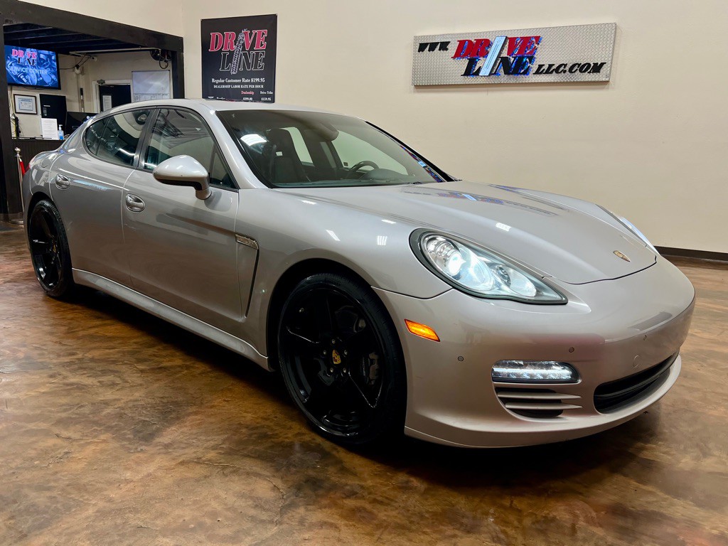 2011 Porsche Panamera Image 3