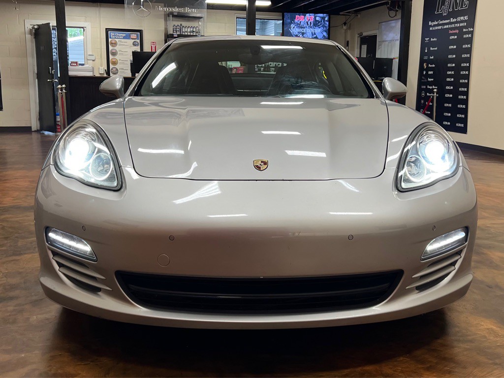 2011 Porsche Panamera Image 4