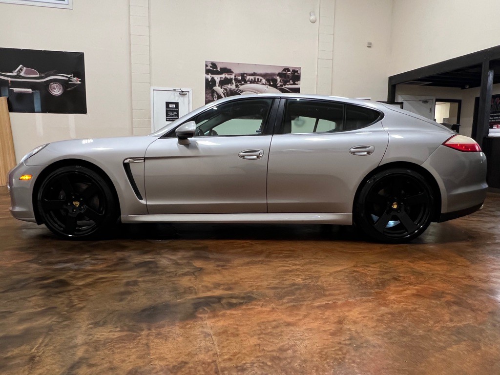 2011 Porsche Panamera Image 6
