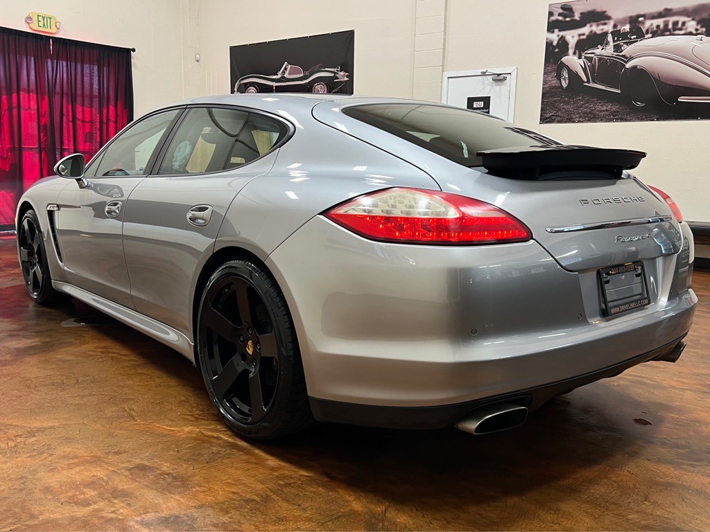 2011 Porsche Panamera Image 7