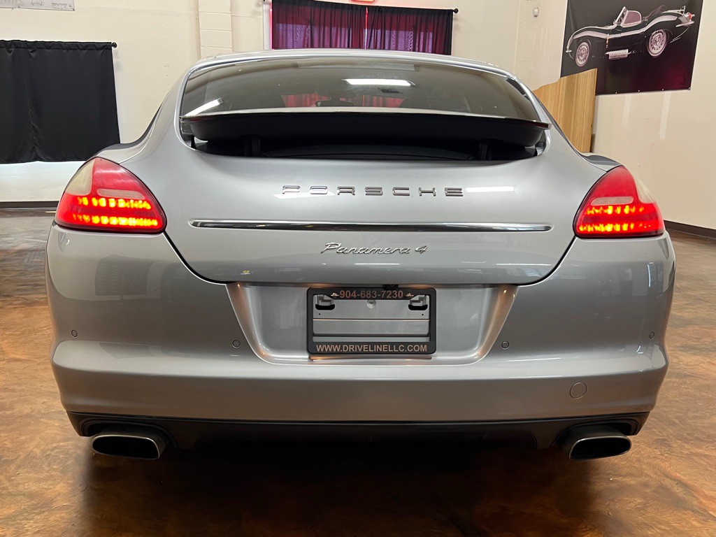 2011 Porsche Panamera Image 8