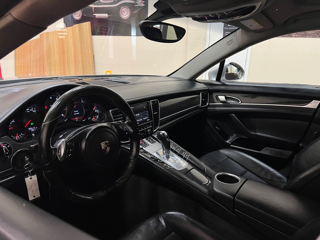 2011 Porsche Panamera Image 11