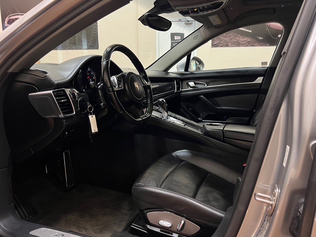 2011 Porsche Panamera Image 14