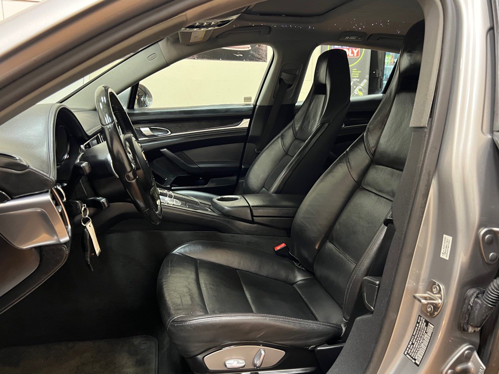 2011 Porsche Panamera Image 16