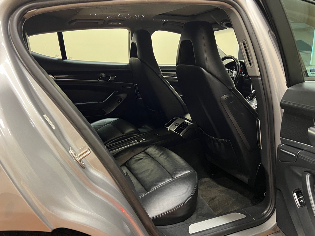 2011 Porsche Panamera Image 22