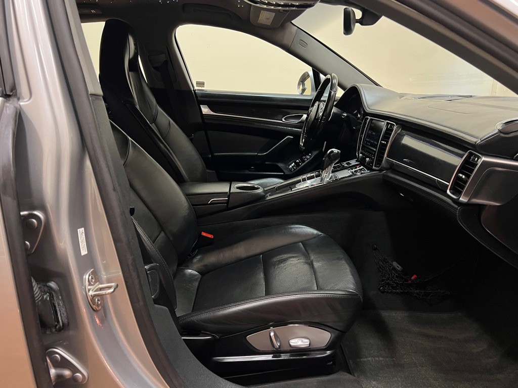 2011 Porsche Panamera Image 24