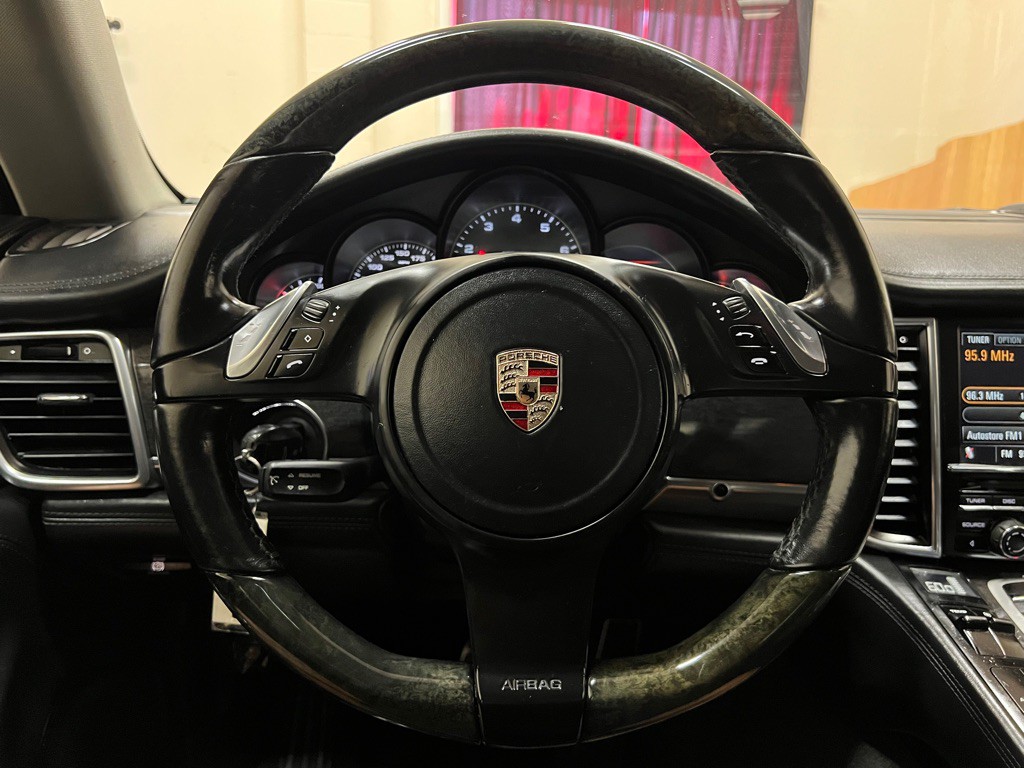 2011 Porsche Panamera Image 26