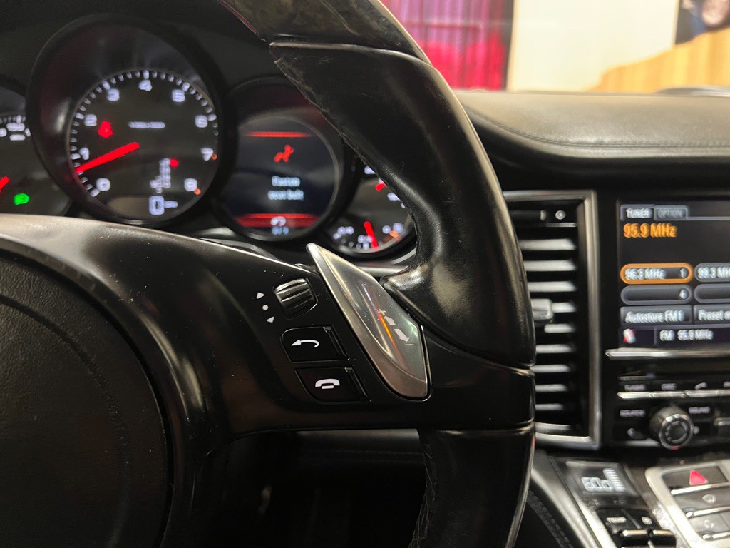2011 Porsche Panamera Image 31