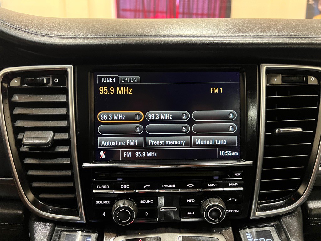 2011 Porsche Panamera Image 32