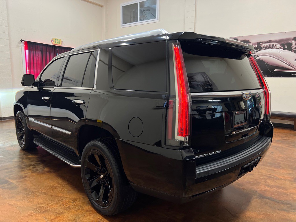 2018 Cadillac Escalade Image 2