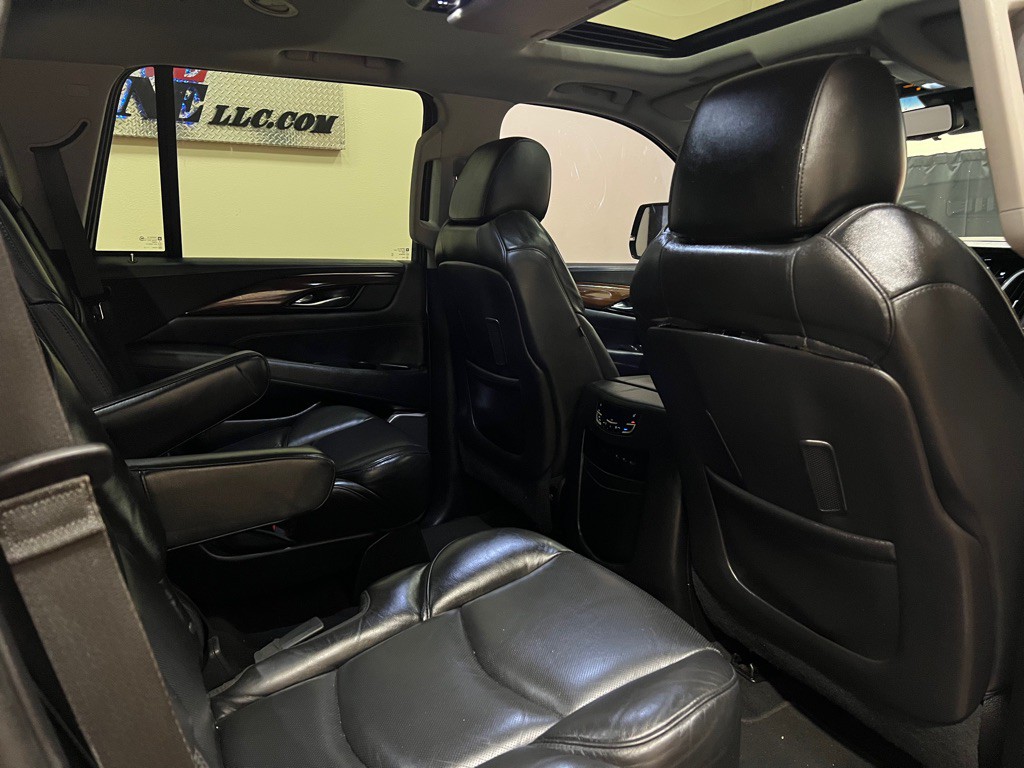2018 Cadillac Escalade Image 29