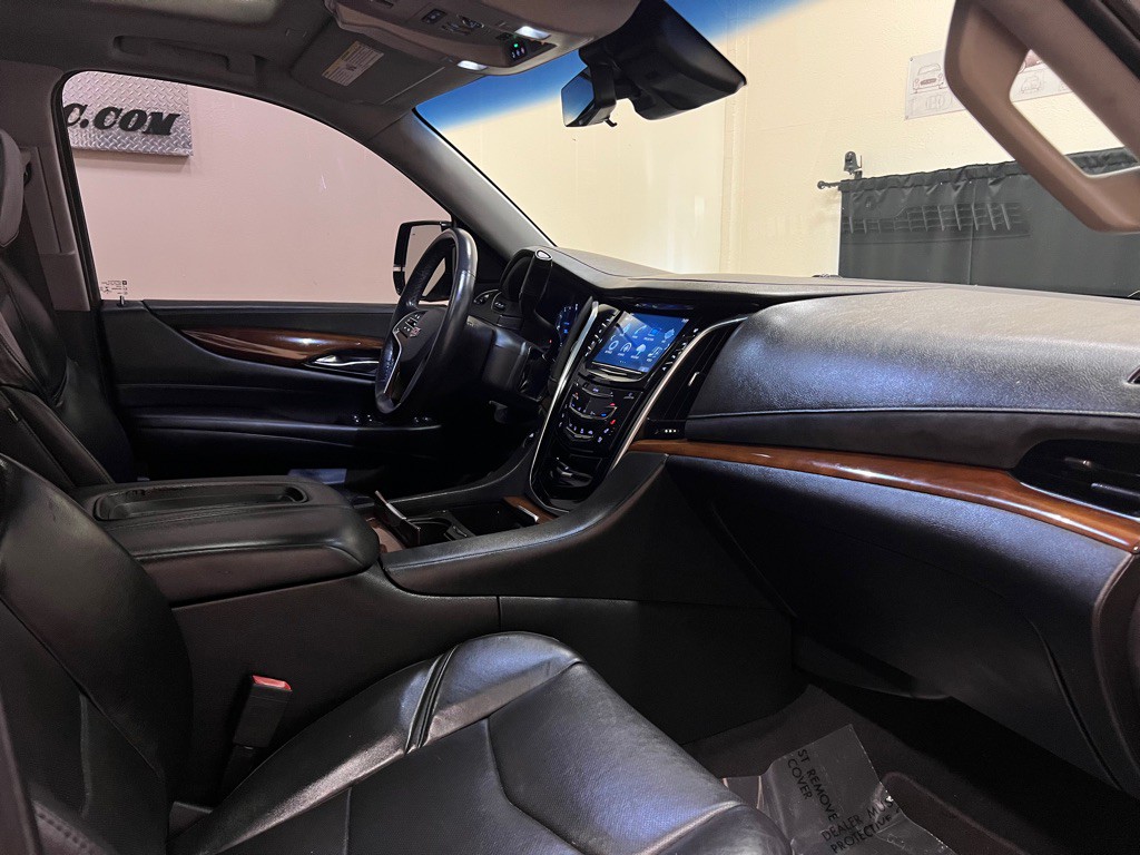 2018 Cadillac Escalade Image 32
