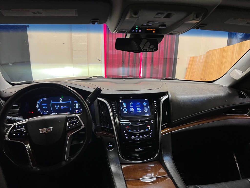 2018 Cadillac Escalade Image 33