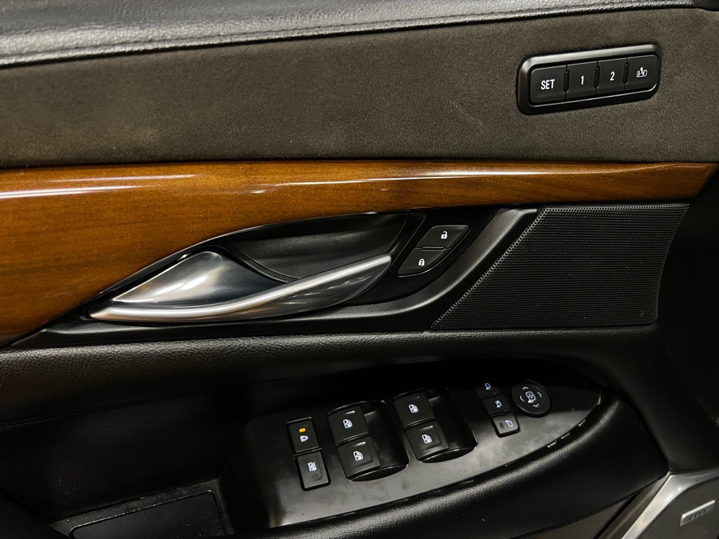 2018 Cadillac Escalade Image 40
