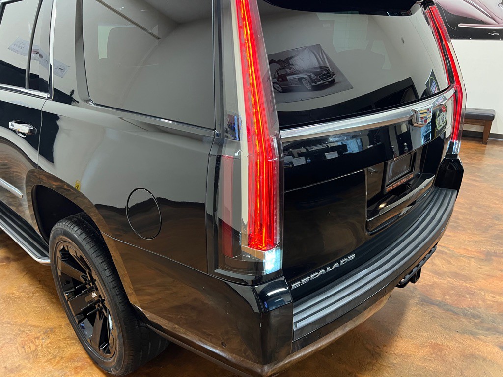 2018 Cadillac Escalade Image 50