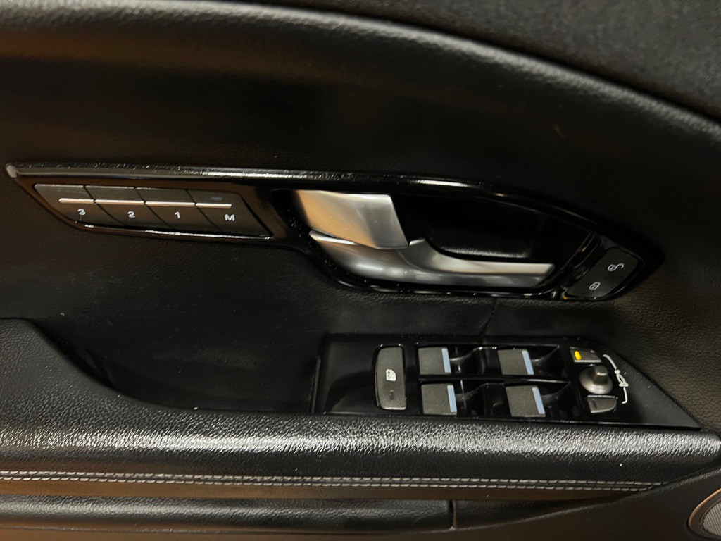 2019 Land Rover Range Rover Evoque Image 35