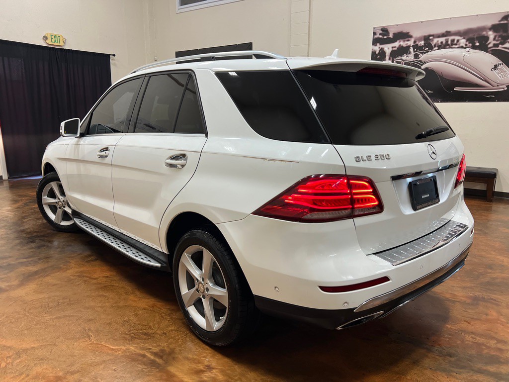 2016 Mercedes-Benz GLE-Class Image 2