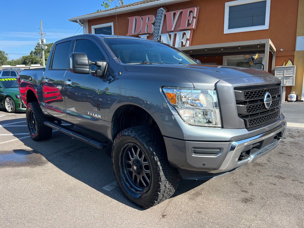 2021 Nissan Titan Image 3