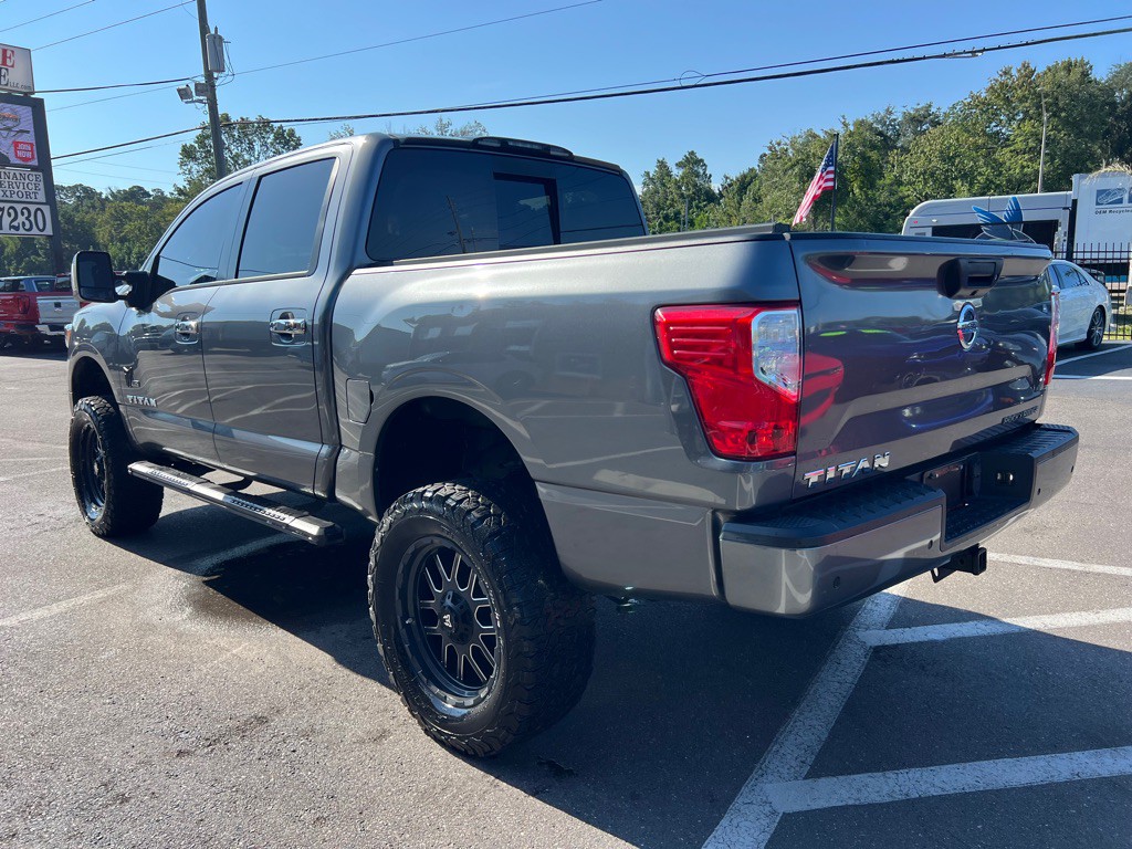 2021 Nissan Titan Image 7