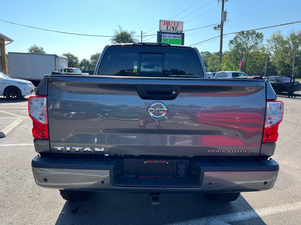 2021 Nissan Titan Image 8