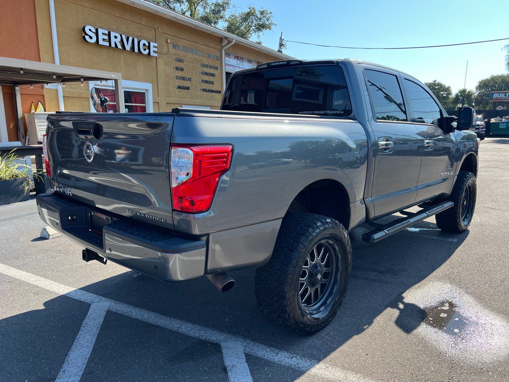 2021 Nissan Titan Image 9