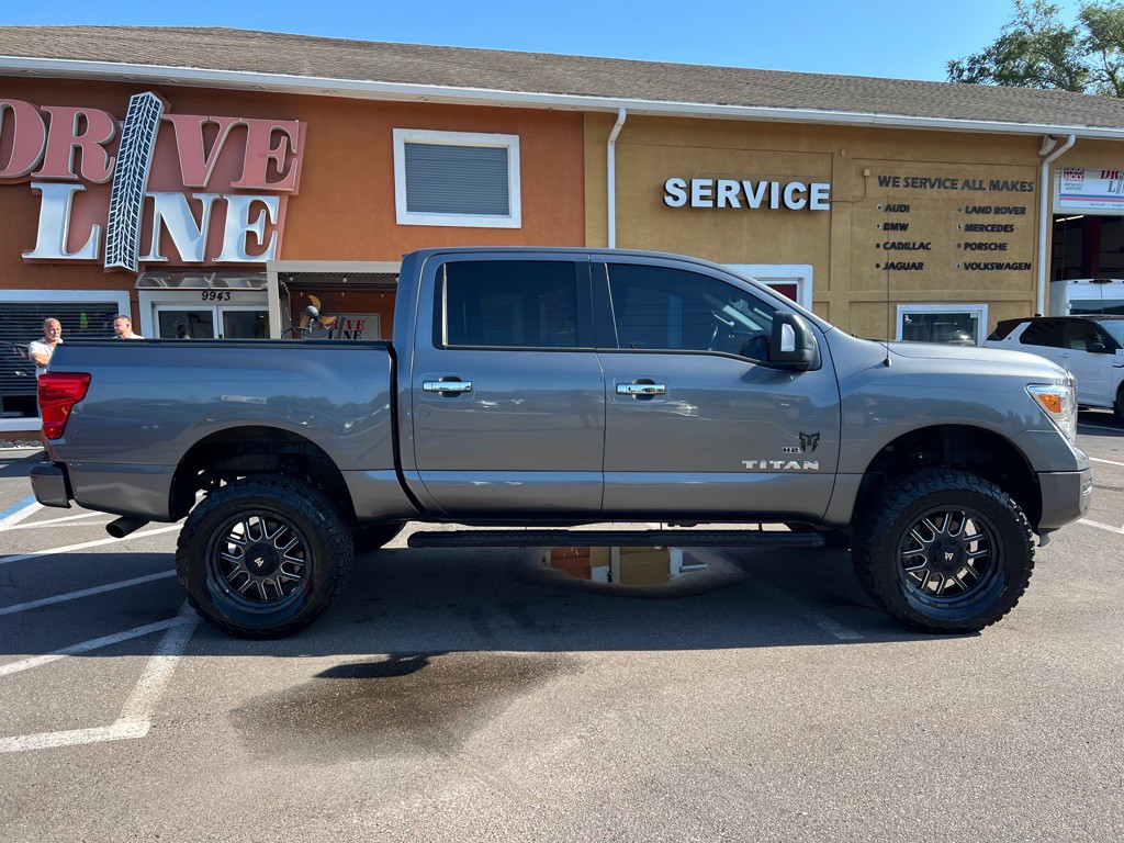 2021 Nissan Titan Image 10